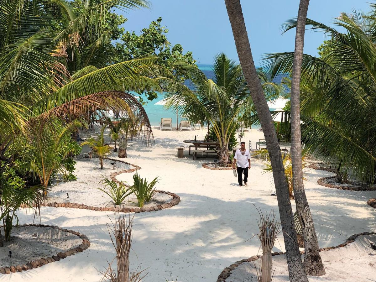 Iru Maldives Hotel Тулусдоо Екстериор снимка